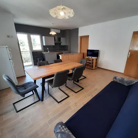 Apartment Tina *