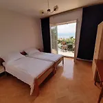 Tina * Omiš