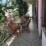 Tina Apartamento Omiš