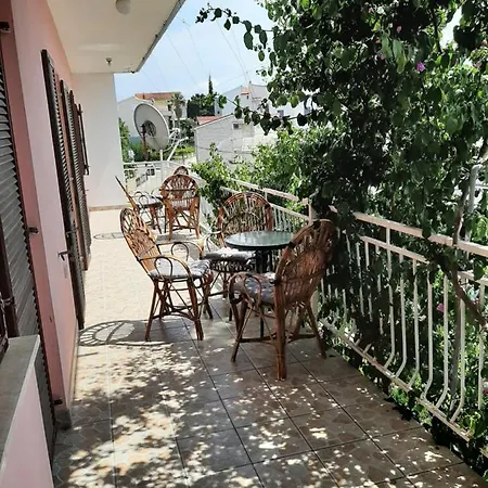 Tina Apartment Omis