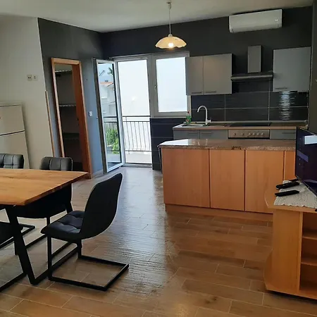 Apartment Tina Omis
